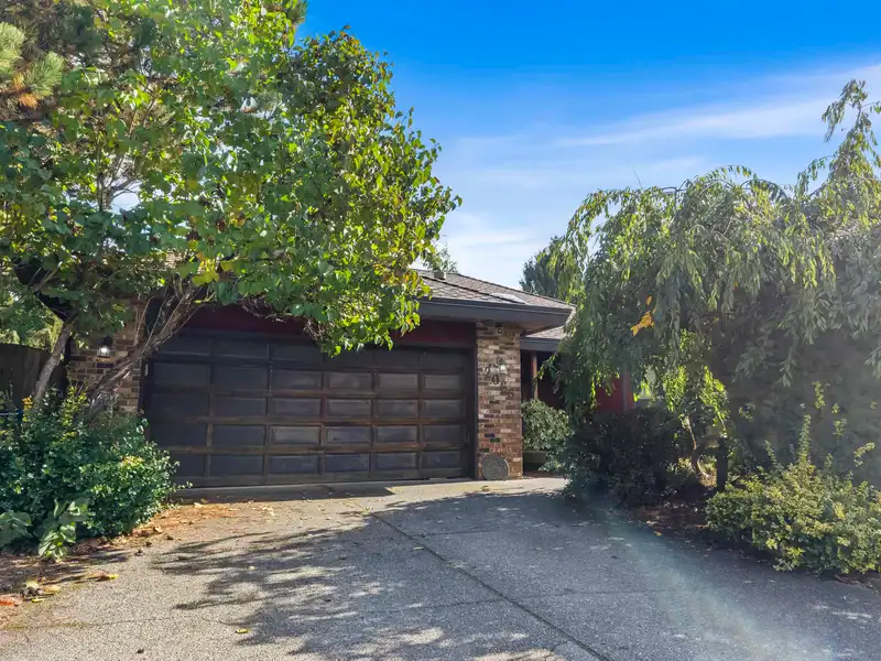 2066 149 STREET - photo 3 of 40
