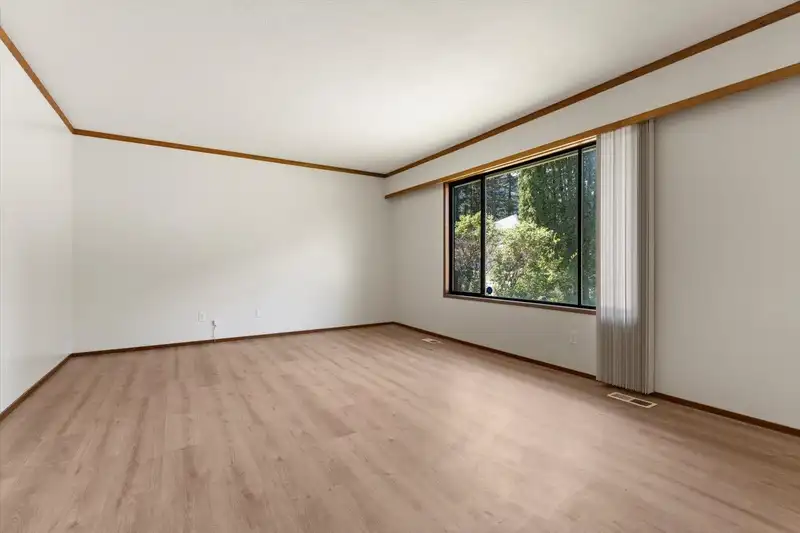 20984 RIVERVIEW DRIVE - photo 4 of 40