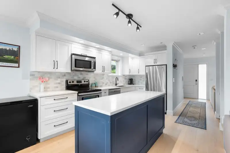 1121 ST. ANDREWS AVENUE - photo 1 of 39