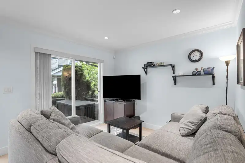 1121 ST. ANDREWS AVENUE - photo 2 of 39