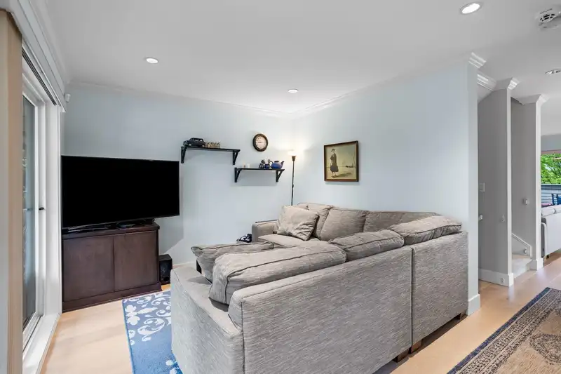 1121 ST. ANDREWS AVENUE - photo 3 of 39