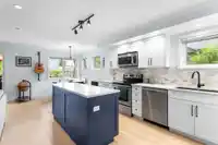 1121 ST. ANDREWS AVENUE - thumbnail 4