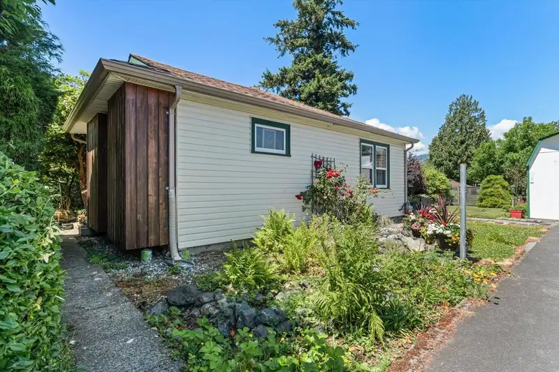 46033 FIFTH AVENUE - photo 2 of 39