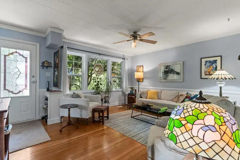 46033 FIFTH AVENUE - photo 4 of 39