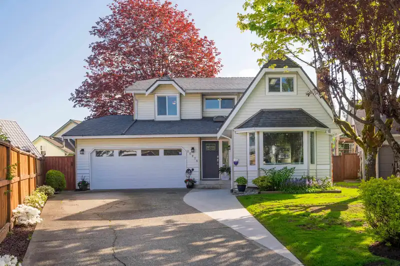 20976 93B PLACE - photo 1 of 40