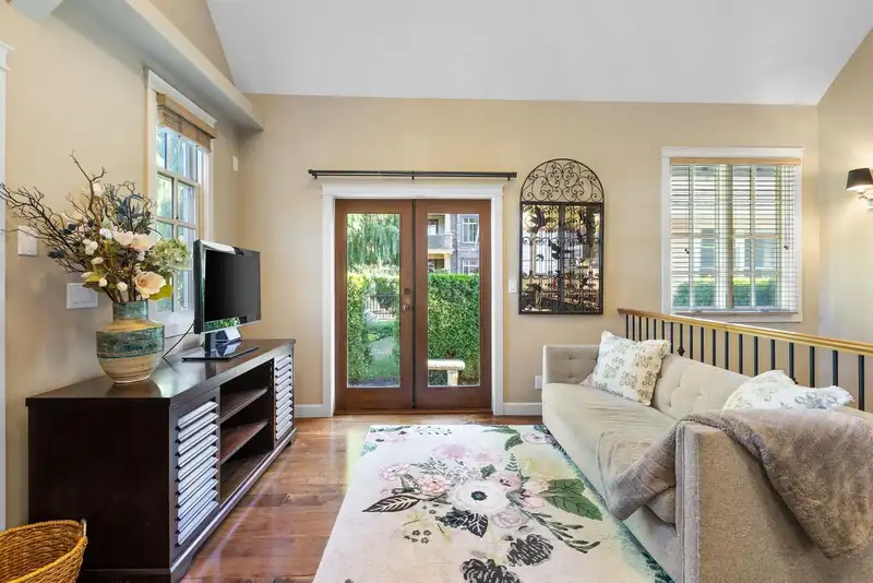 66 20738 84 AVENUE - photo 3 of 34