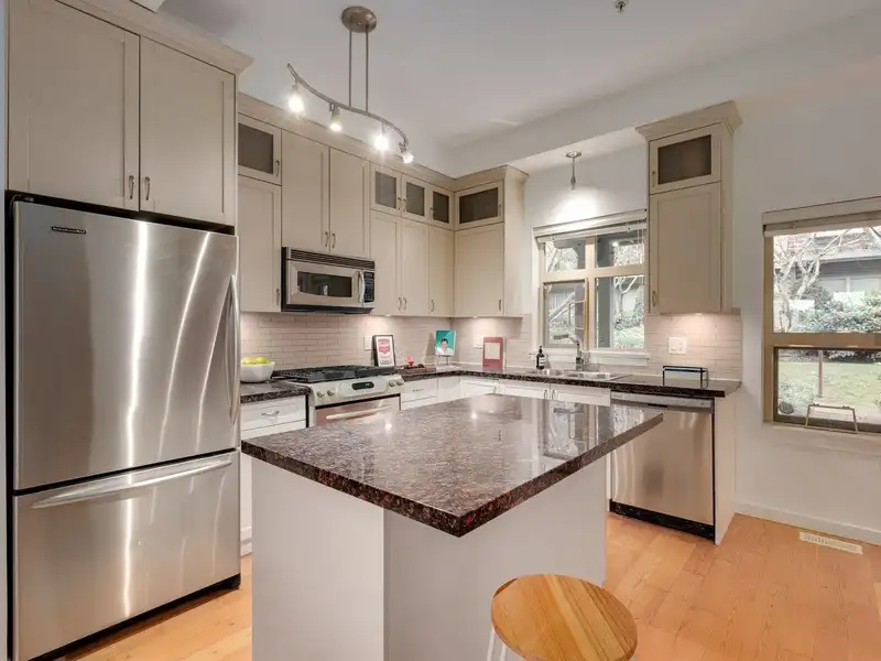 124 250 SALTER STREET - photo 1 of 39