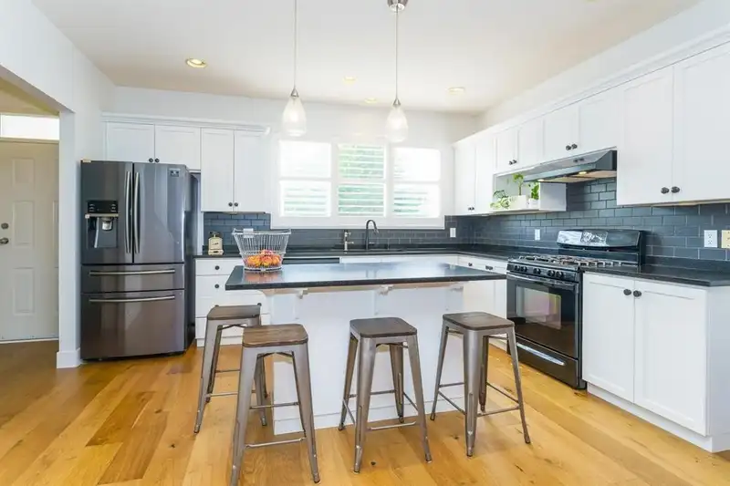 24254 103 AVENUE - photo 3 of 40