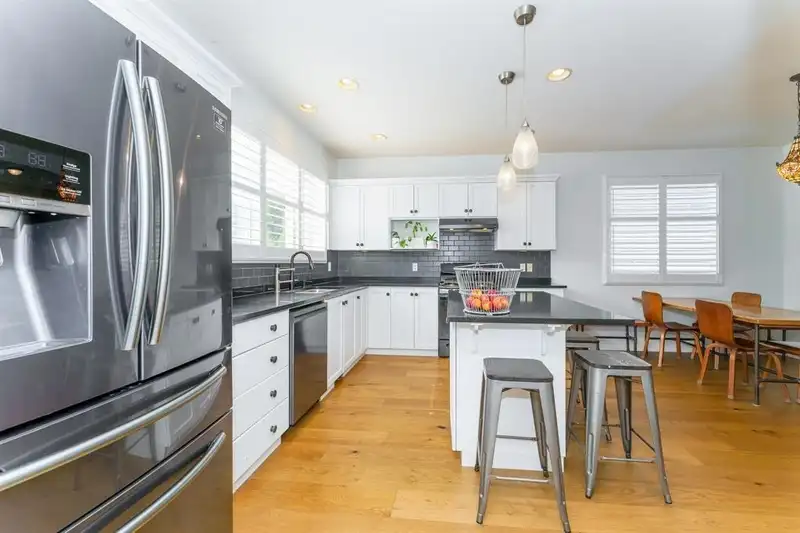 24254 103 AVENUE - photo 4 of 40