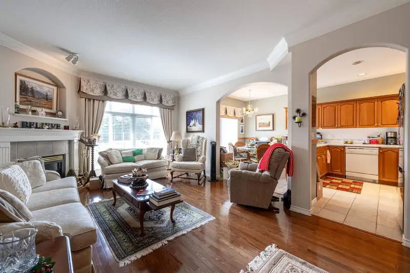 4 11358 COTTONWOOD DRIVE DRIVE - photo 2 of 40