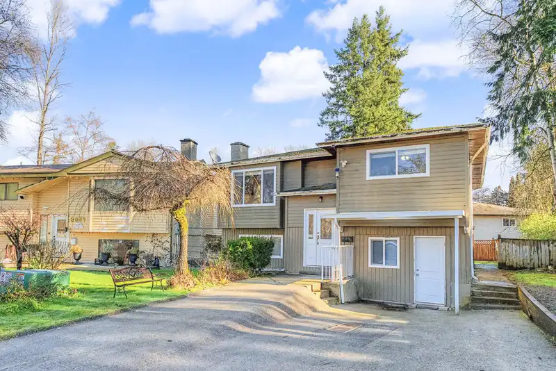 8076 139A STREET - photo 3 of 36