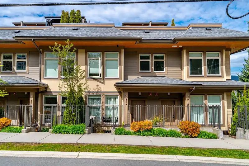 2316 ST. ANDREWS STREET - photo 1 of 40