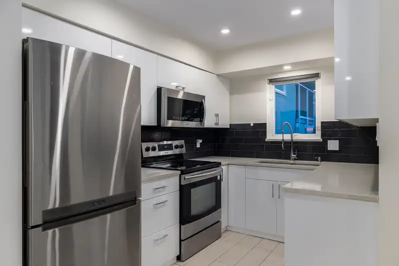 2391 OAK STREET - photo 3 of 33