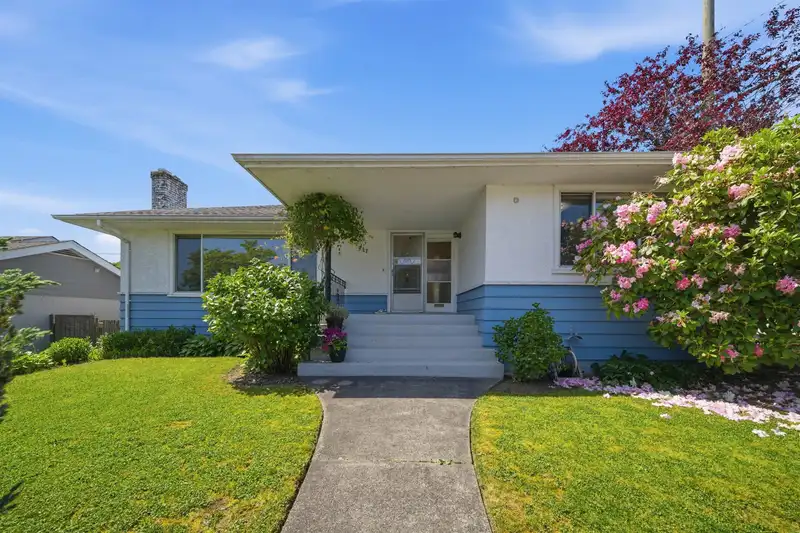 937 CHESTNUT STREET - photo 1 of 36