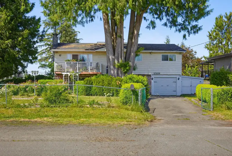 27039 28B AVENUE - photo 3 of 32