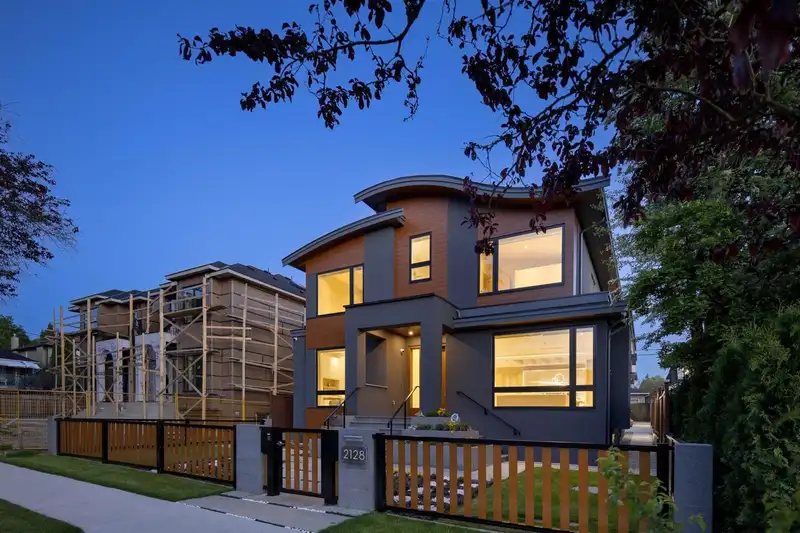 1 2128 W 21ST AVENUE - photo 4 of 40