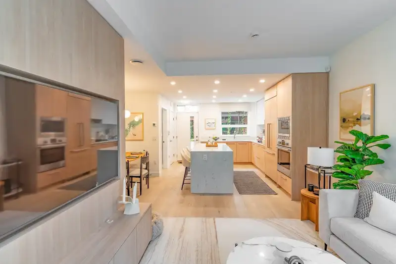 137 2050 GLENAIRE DRIVE - photo 2 of 7