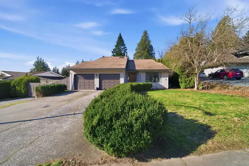 34949 EVERETT DRIVE - photo 2 of 29