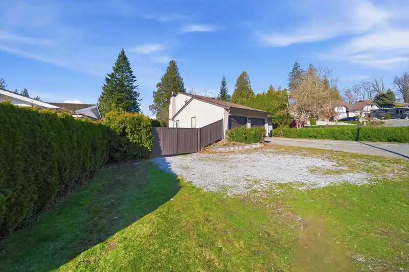 34949 EVERETT DRIVE - photo 3 of 29