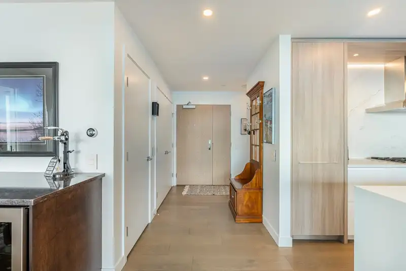 1503 15165 THRIFT AVENUE - photo 3 of 37