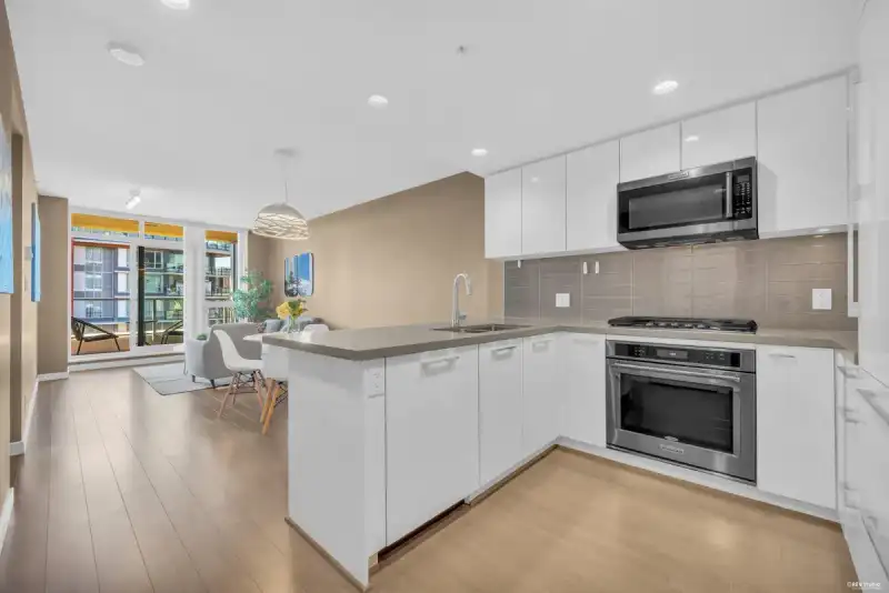 2605 3093 WINDSOR GATE - photo 1 of 33