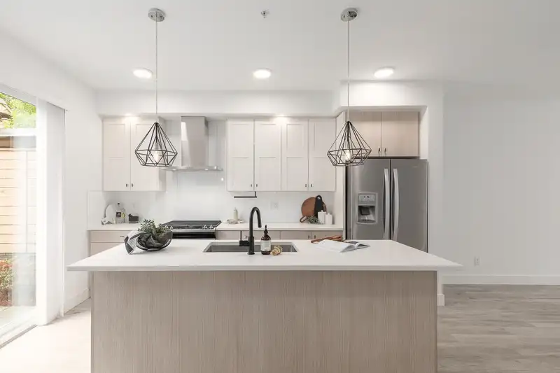 41 24108 104 AVENUE - photo 1 of 40