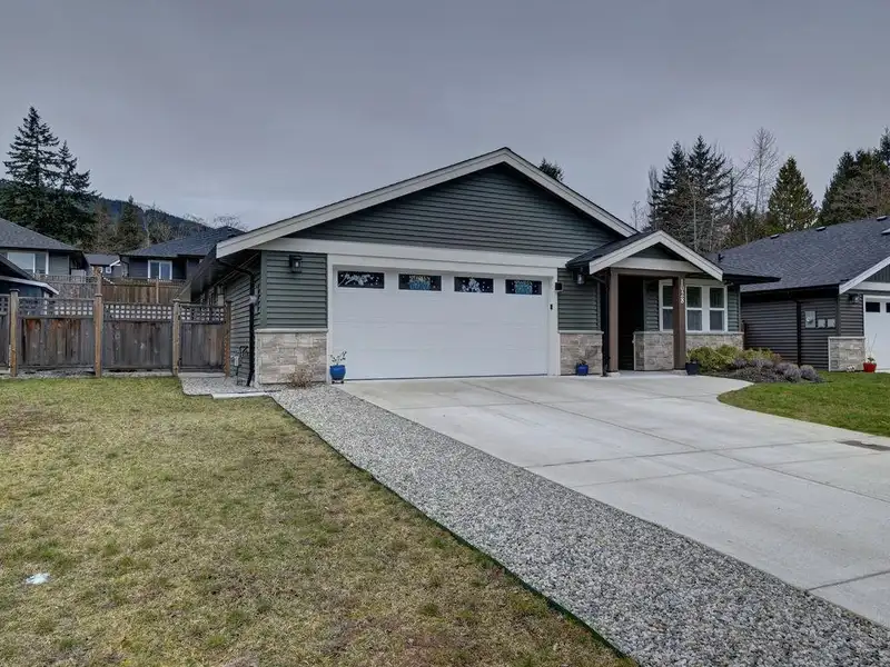 1028 CELIA CRESCENT - photo 2 of 36
