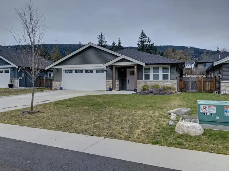 1028 CELIA CRESCENT - photo 3 of 36
