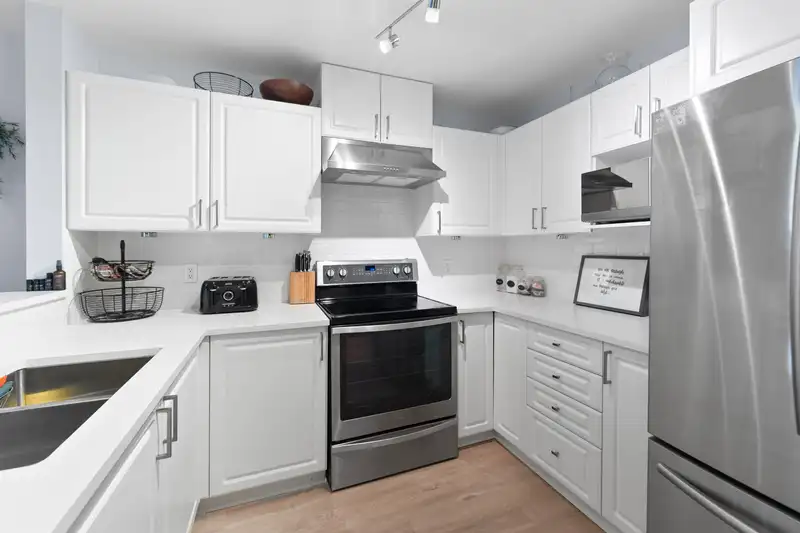 304 137 W 17TH STREET - photo 3 of 22