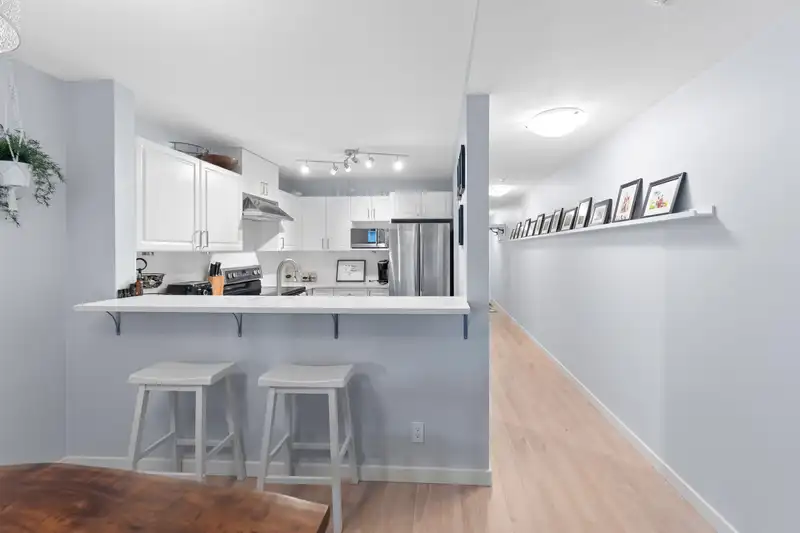304 137 W 17TH STREET - photo 4 of 22