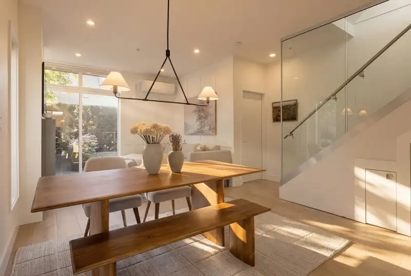 639 VICTORIA DRIVE - photo 4 of 25
