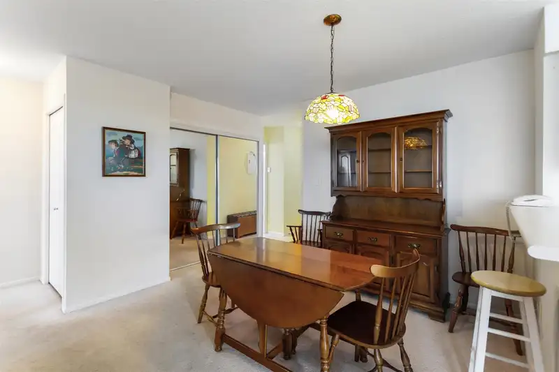 906 6622 SOUTHOAKS CRESCENT - photo 2 of 32