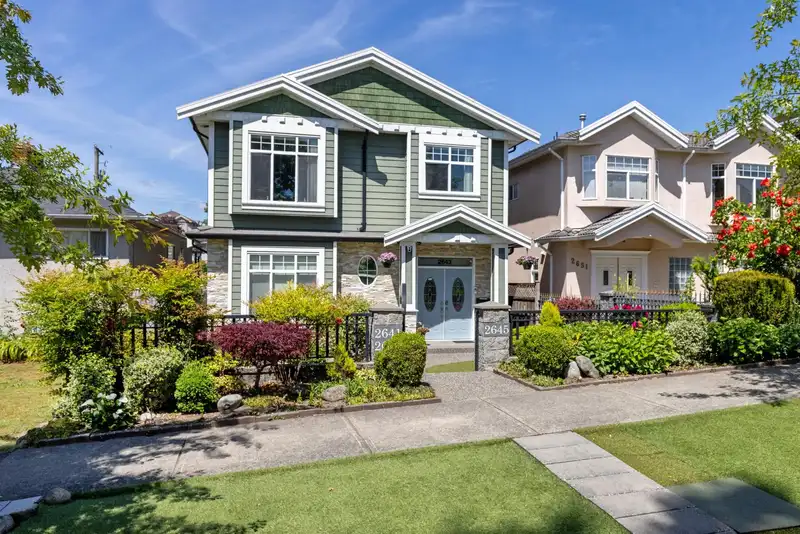 2643 E 8TH AVENUE - photo 1 of 35