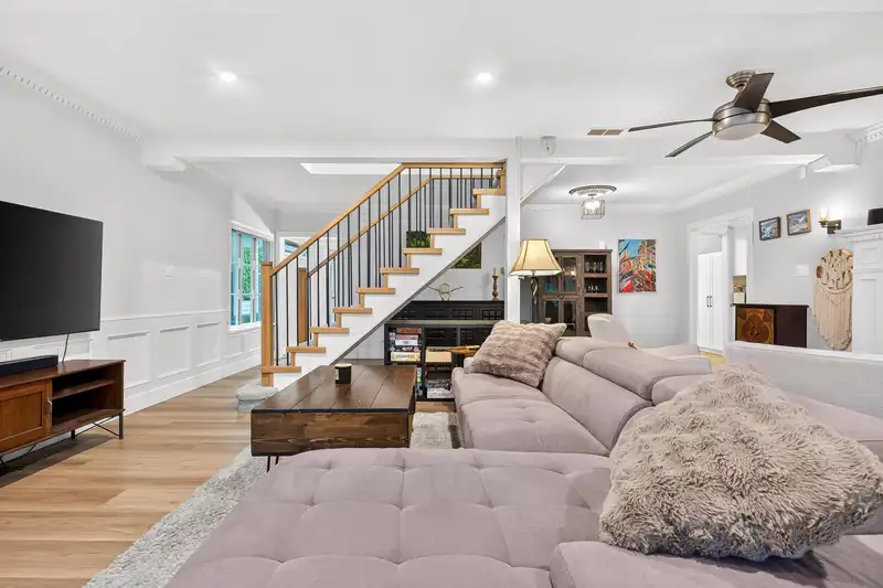 23803 128 CRESCENT - photo 3 of 25