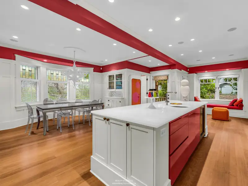 1747 BALACLAVA STREET - photo 4 of 35