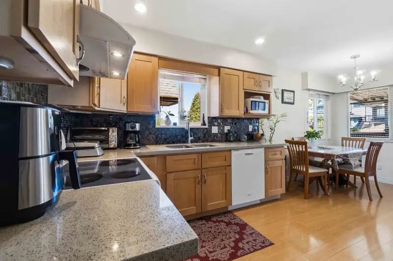549 E 56TH AVENUE - photo 4 of 17