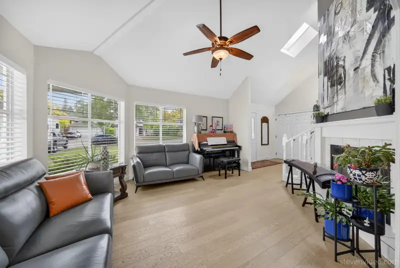 21023 45 AVENUE - photo 3 of 35