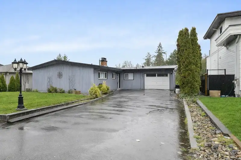 11875 99A AVENUE - photo 1 of 28