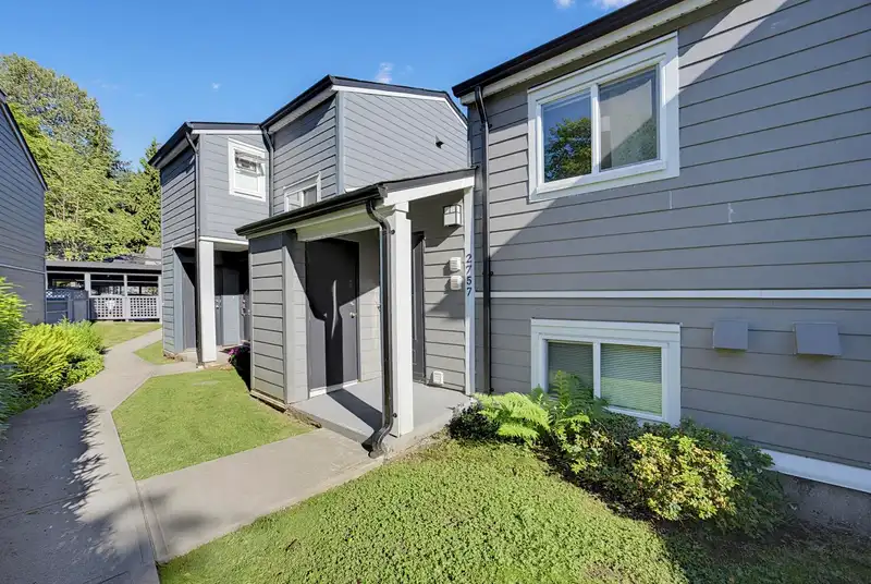 2757 ELLERSLIE AVENUE - photo 2 of 22