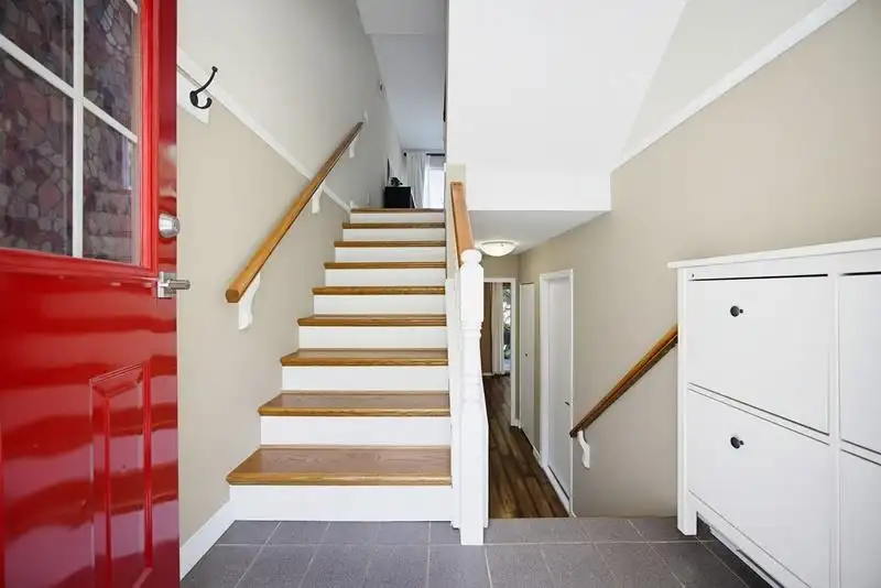 80 2450 HAWTHORNE AVENUE - photo 4 of 40