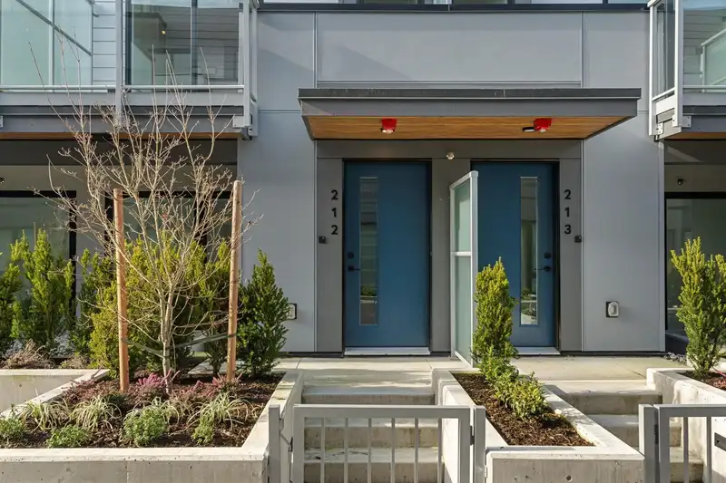 213 921 GRANT STREET - photo 2 of 12