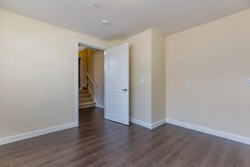 5 8567 204 STREET - photo 4 of 40