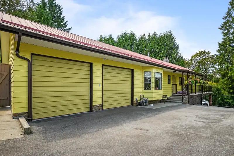 24089 LOUGHEED HIGHWAY - photo 2 of 38