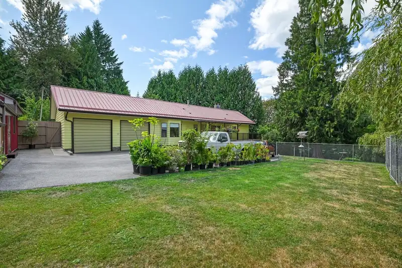 24089 LOUGHEED HIGHWAY - photo 3 of 38