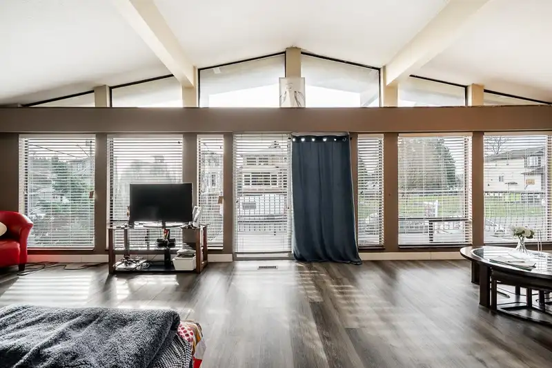12743 114 AVENUE - photo 4 of 40