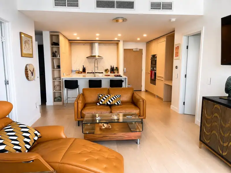 1008 1441 JOHNSTON ROAD - photo 2 of 16