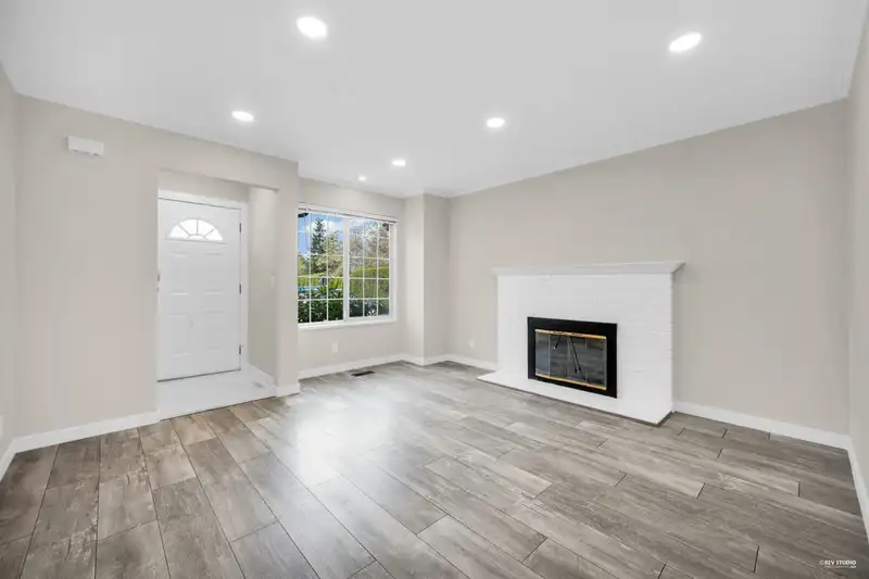 113 9561 207TH STREET - photo 3 of 36