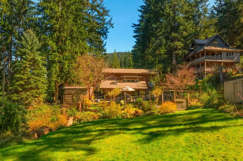 574 COWAN ROAD - photo 1 of 33