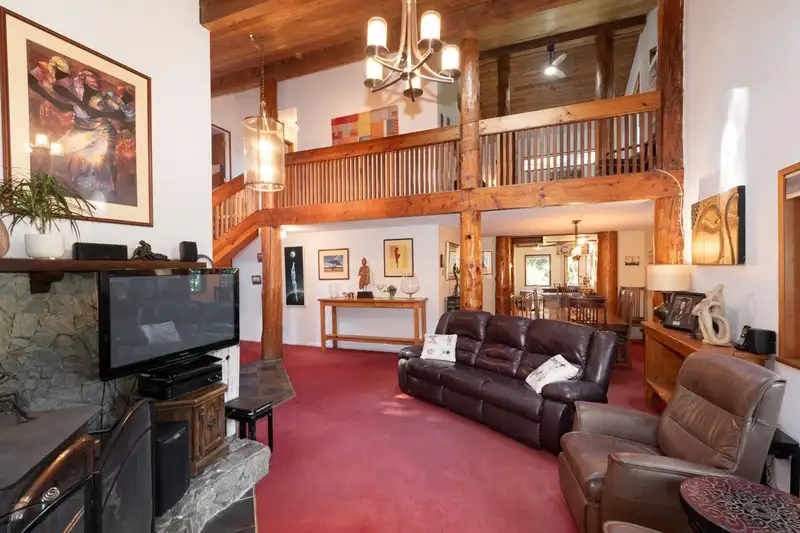 574 COWAN ROAD - photo 4 of 33