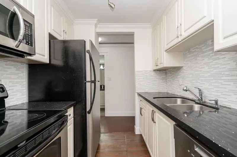 8 1850 E SOUTHMERE CRESCENT - photo 2 of 32